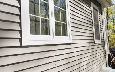 How to Pressure Wash Algae Off Of The Siding Of A Home